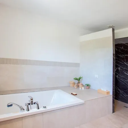 Bianca ヴィラ LʼÎle-Rousse